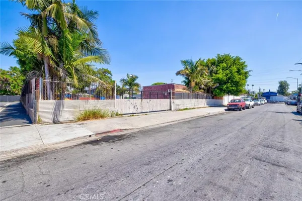 $1,600,000 | 1437 East 61st Street, Los Angeles, CA 90001