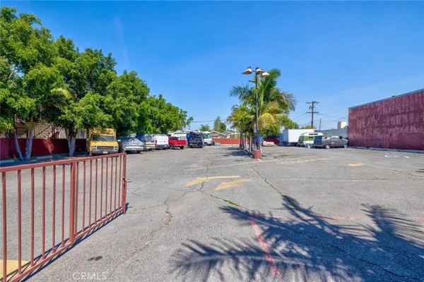 $1,600,000 | 1437 East 61st Street, Los Angeles, CA 90001
