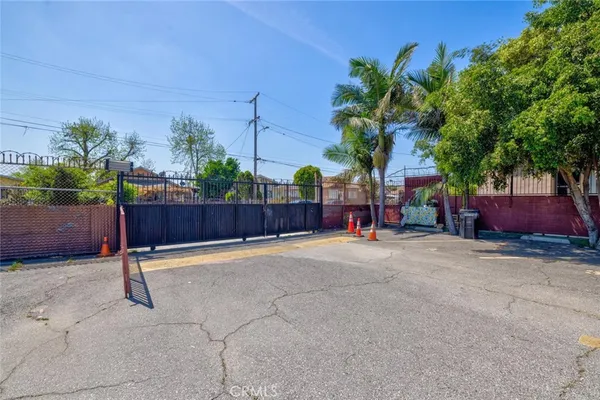 $1,600,000 | 1437 East 61st Street, Los Angeles, CA 90001