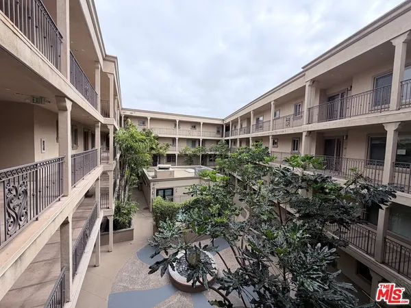 $999,900 | 8238 West Manchester Avenue, Unit 308, Playa del Rey, CA 90293