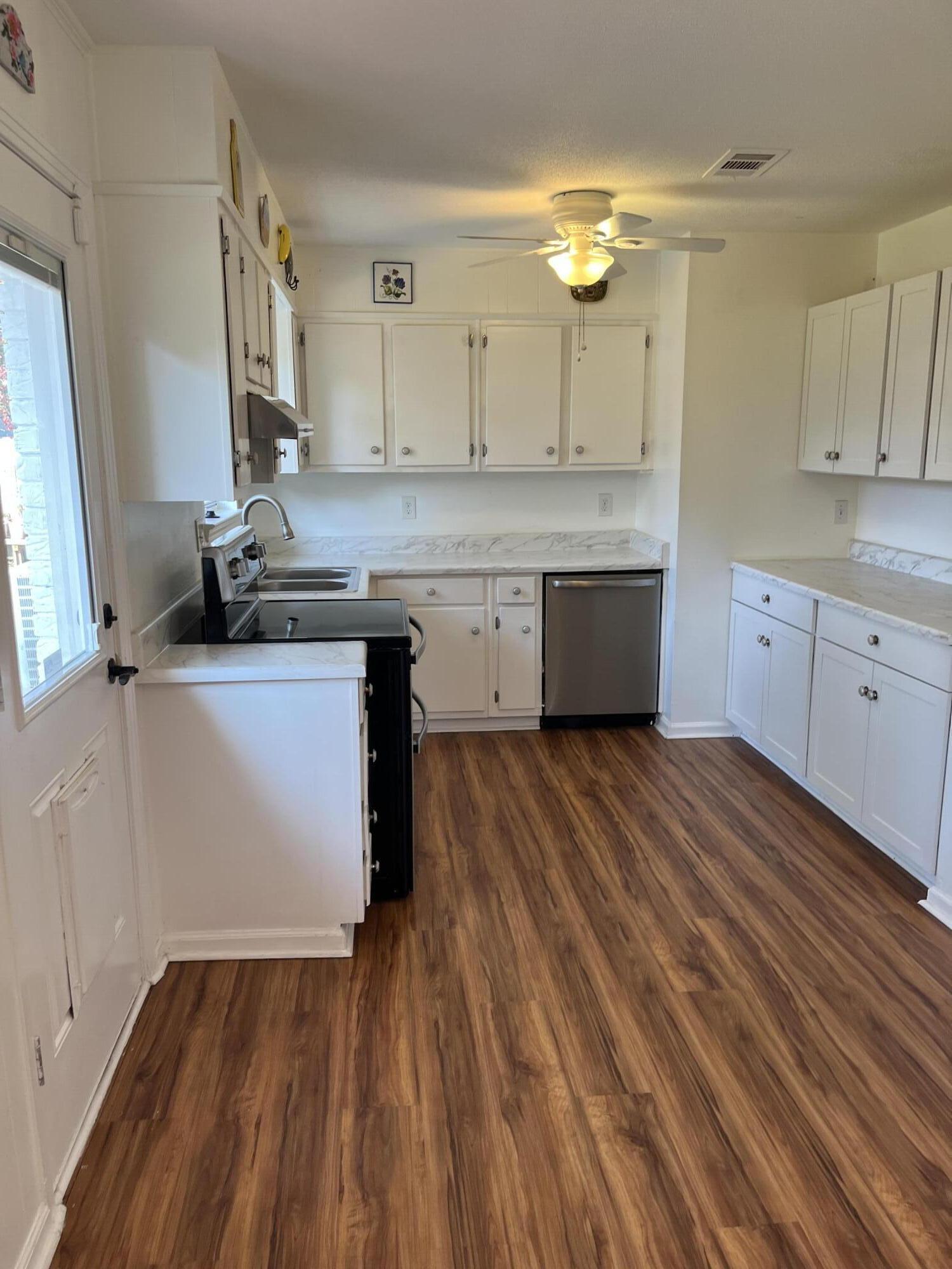 233 Deluna Road Southwest Fort Walton Beach, FL 32548 - Photo 2 of 13 IMG_0965