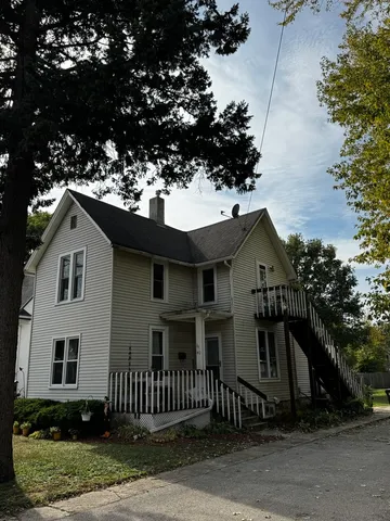 $340,000 | 40 South Walkup Avenue, Crystal Lake, IL 60014