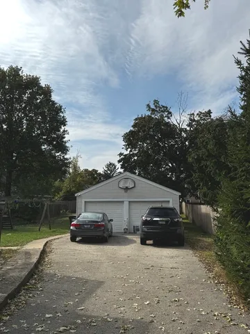 $340,000 | 40 South Walkup Avenue, Crystal Lake, IL 60014