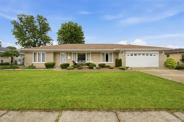 $330,000 | 11571 Murthum Avenue, Warren, MI 48093