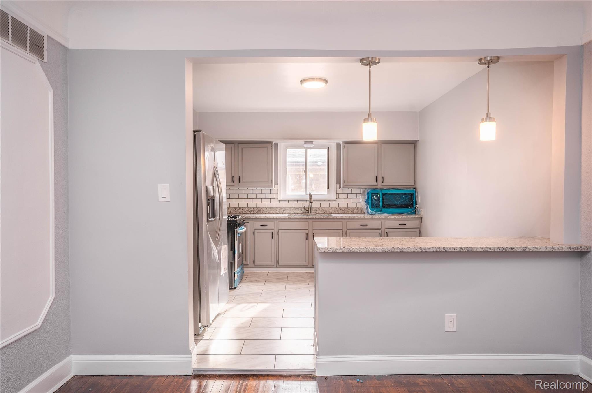 17319 Edinborough Road Detroit, MI 48219 - Photo 7 of 16 DSC05940-Edit.jpg