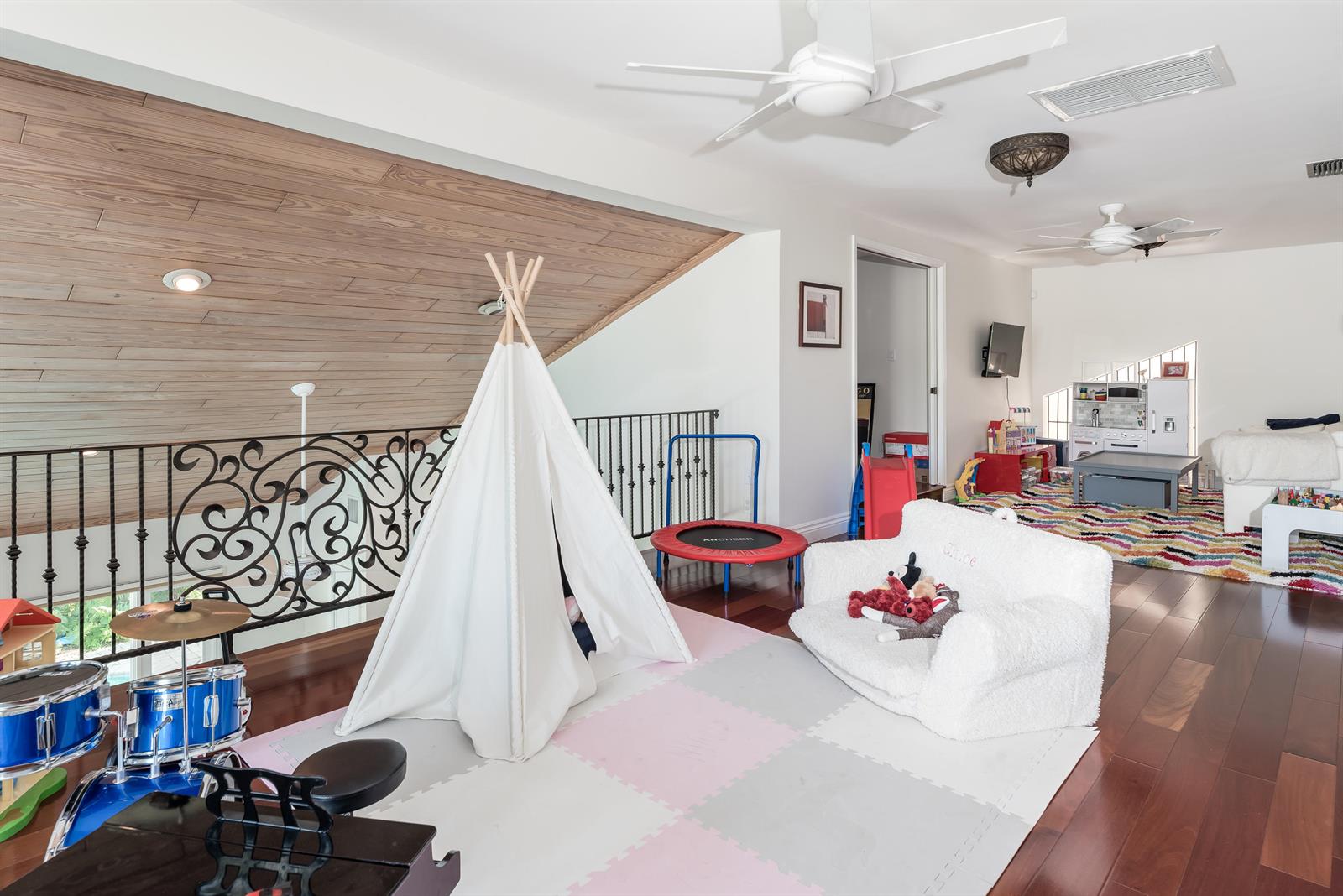661 Lakeview Terrace Boca Raton, FL 33431 - Photo 21 of 35 016_Loft