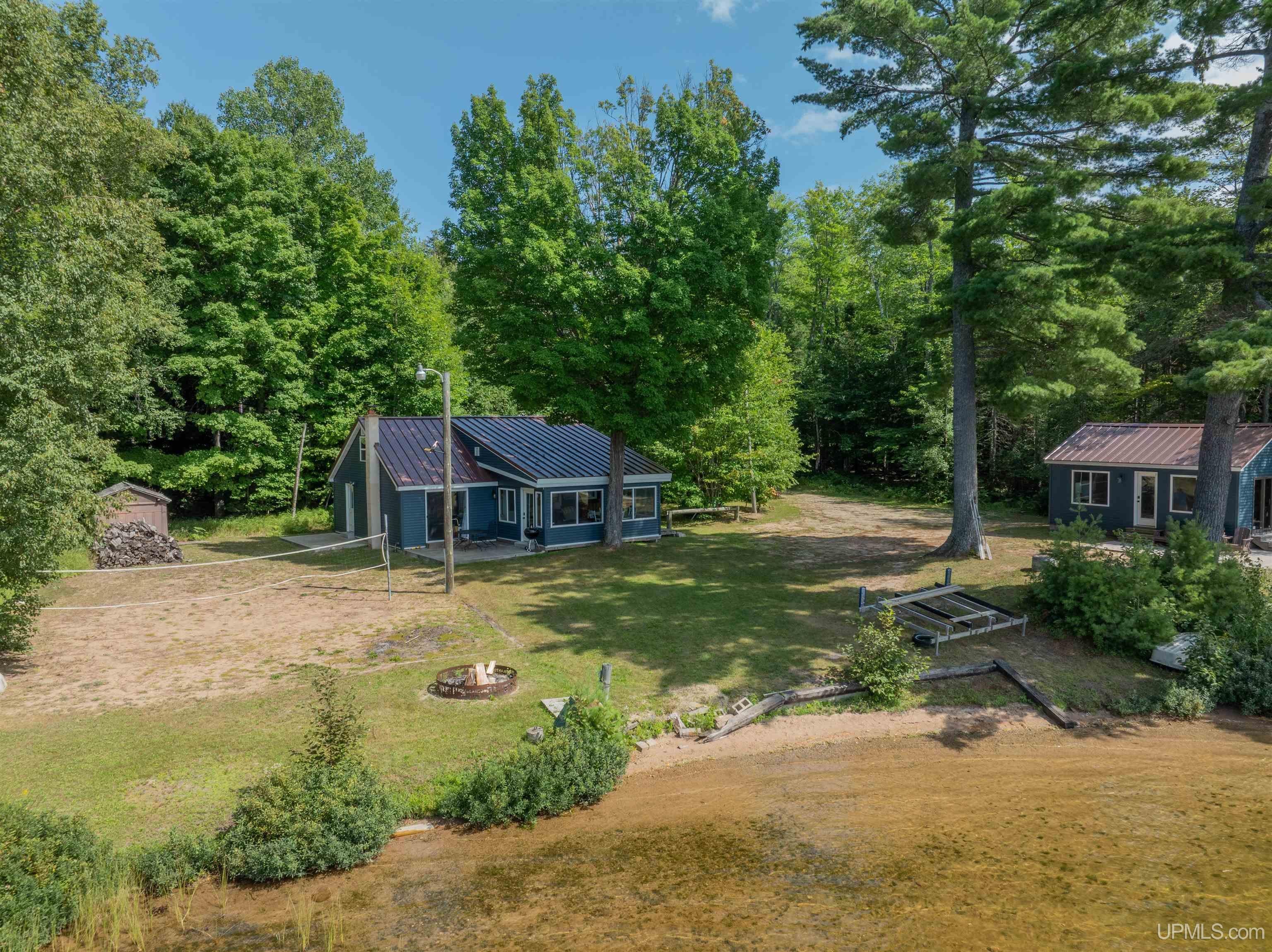 3865 Peninsula Point Road Munising, MI 49862 - Photo 7 of 74 Gallery Image 7