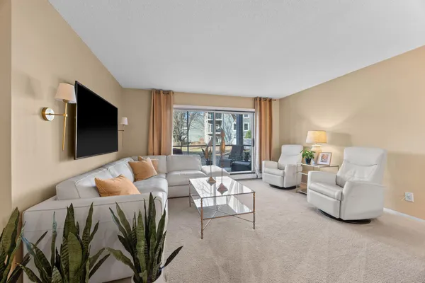 $319,000 | 3000 St Albans Mill Road, Unit 111, Minnetonka, MN 55305