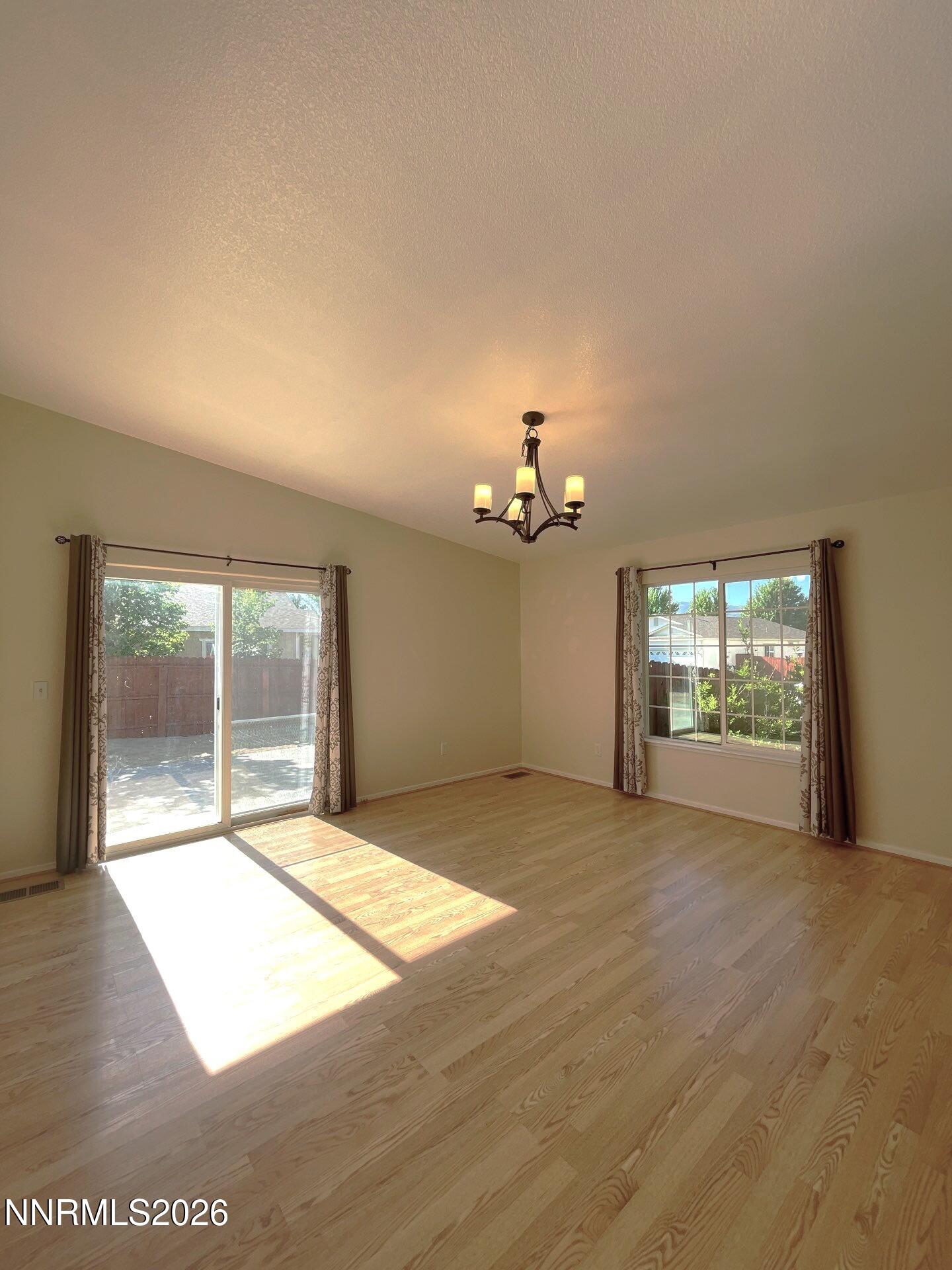 17825 Fairfax Court Reno, NV 89508 - Photo 7 of 21 15-May 15 2026 11_12am-nJkz