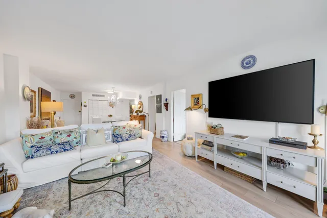 $355,000 | 3450 South Ocean Boulevard, Unit 324, Palm Beach, FL 33480