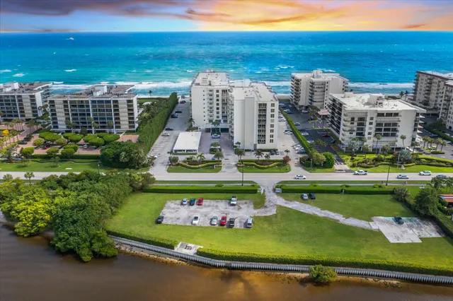 $355,000 | 3450 South Ocean Boulevard, Unit 324, Palm Beach, FL 33480