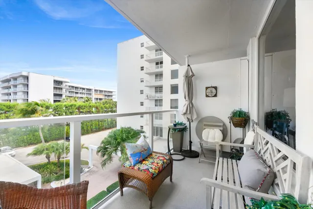 $355,000 | 3450 South Ocean Boulevard, Unit 324, Palm Beach, FL 33480