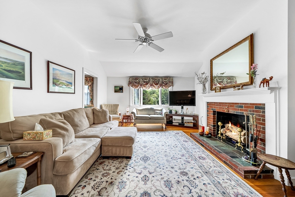 1574 Central Avenue Needham, MA 02492 - Photo 3 of 14