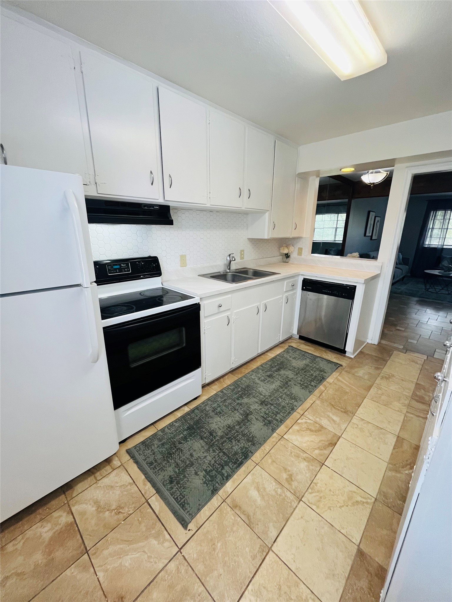 11609 Chimney Rock Road Houston, TX 77035 - Photo 5 of 11