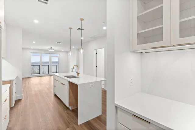 $1,500,000 | 125 Cambrian Way, Unit 605, Burlington, VT 05401