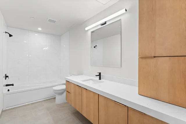 $1,500,000 | 125 Cambrian Way, Unit 605, Burlington, VT 05401