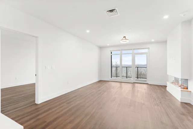 $1,500,000 | 125 Cambrian Way, Unit 605, Burlington, VT 05401