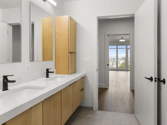 $1,500,000 | 125 Cambrian Way, Unit 605, Burlington, VT 05401