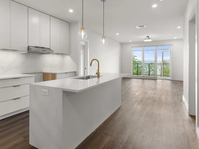 $1,500,000 | 125 Cambrian Way, Unit 605, Burlington, VT 05401