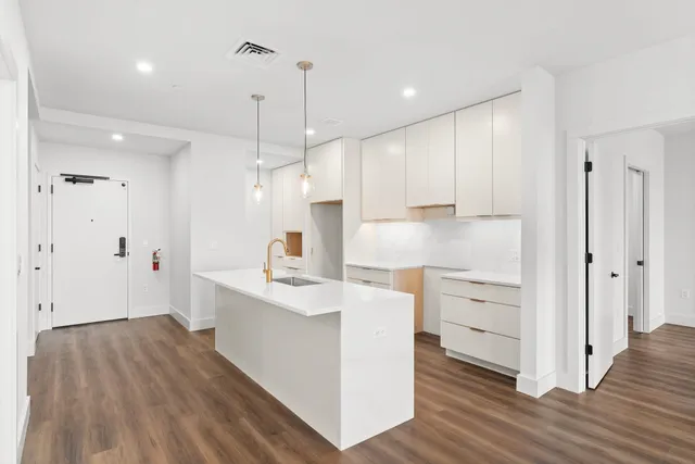 $1,500,000 | 125 Cambrian Way, Unit 605, Burlington, VT 05401