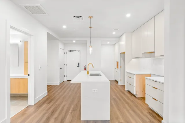 $1,500,000 | 125 Cambrian Way, Unit 605, Burlington, VT 05401