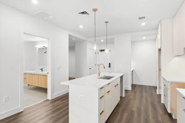 $1,500,000 | 125 Cambrian Way, Unit 605, Burlington, VT 05401