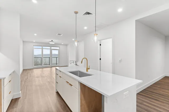 $1,500,000 | 125 Cambrian Way, Unit 605, Burlington, VT 05401