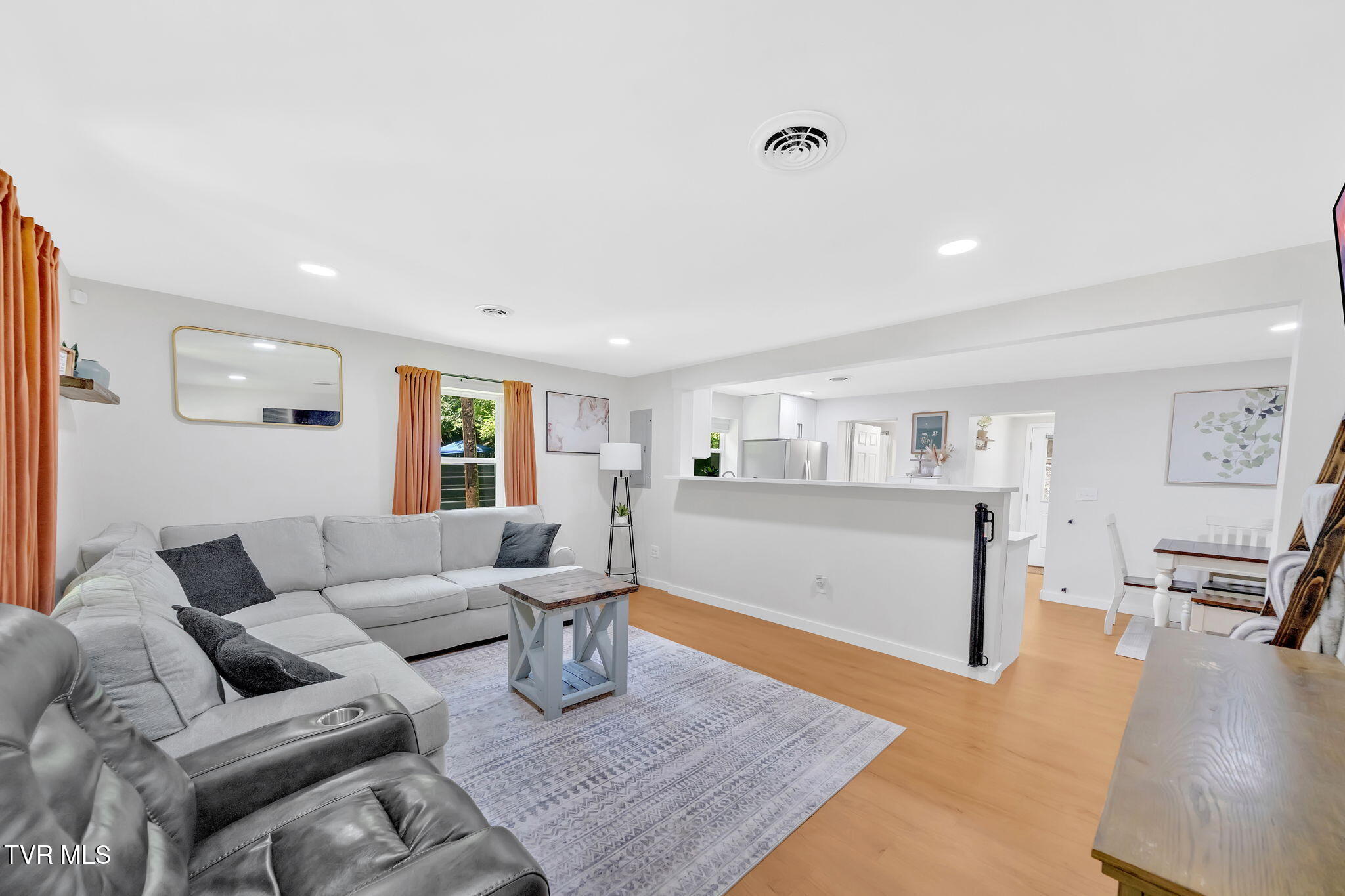 108 Canter Road Elizabethton, TN 37643 - Photo 3 of 43 2-web-or-mls-DSC05572