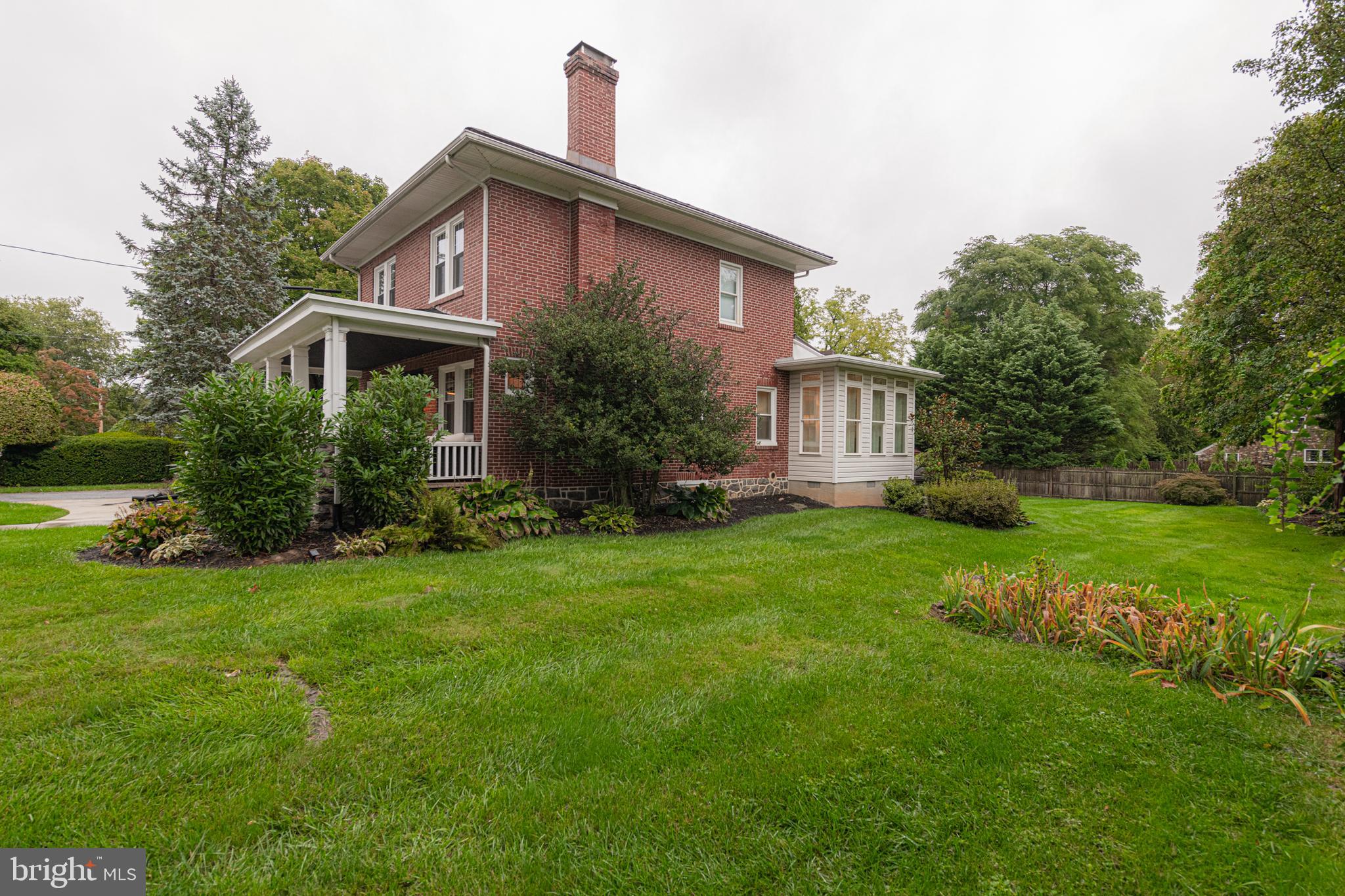 905 Gay Street Phoenixville, PA 19460 - Photo 3 of 47