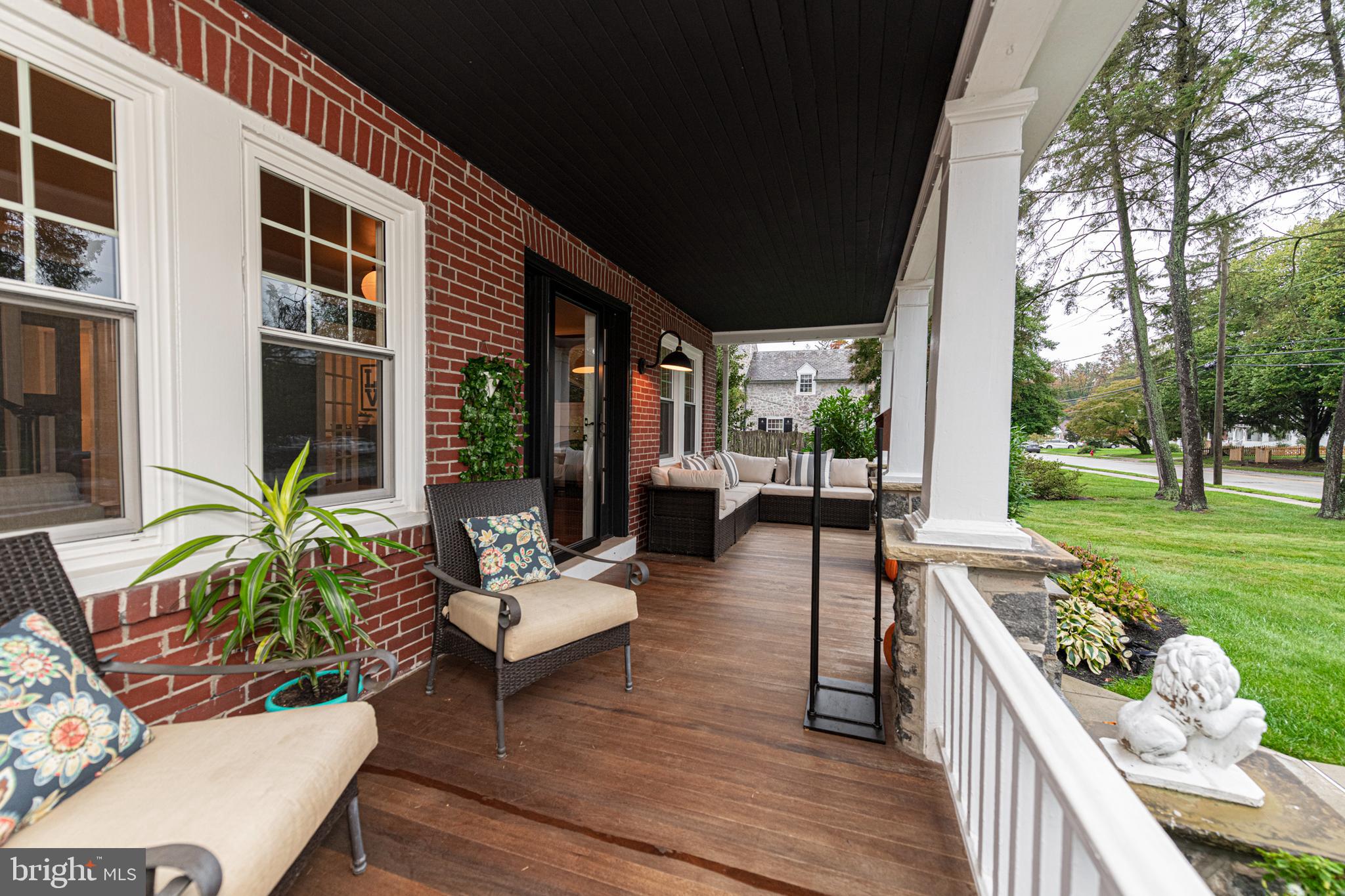 905 Gay Street Phoenixville, PA 19460 - Photo 4 of 47