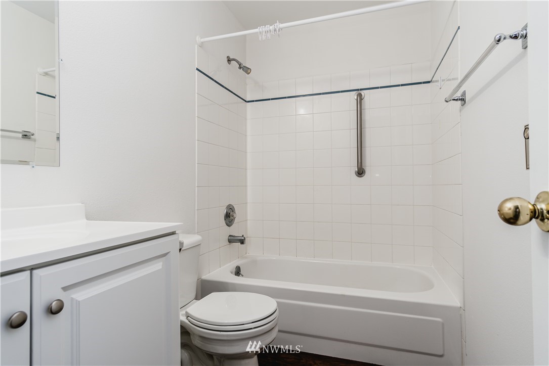 833 Southwest Sunset Boulevard, Unit D21 Renton, WA 98057 - Photo 17 of 22