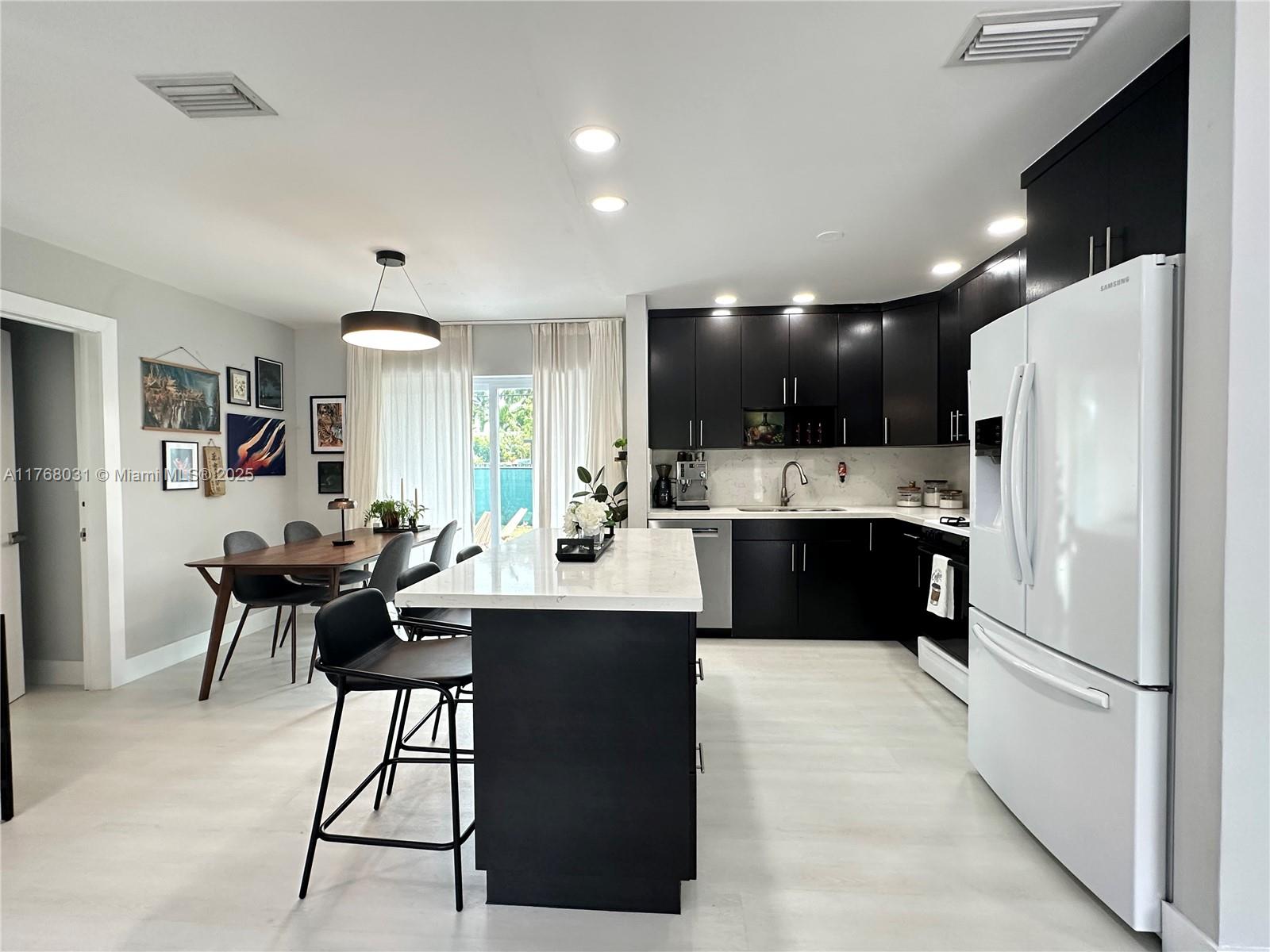 2001 North 31st Road Hollywood, FL 33021 - Photo 31 of 75