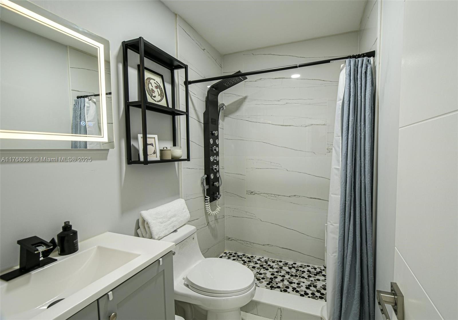 2001 North 31st Road Hollywood, FL 33021 - Photo 4 of 75