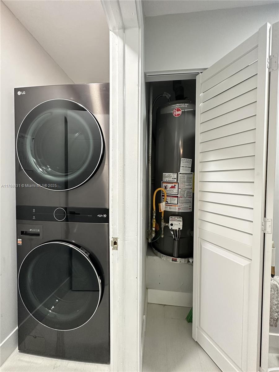 2001 North 31st Road Hollywood, FL 33021 - Photo 44 of 75 a utility room with dryer and washer