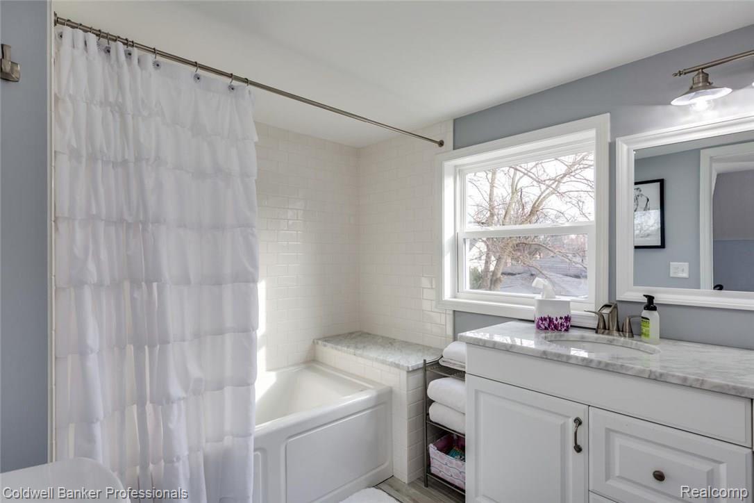 1363 Cambridge Road Berkley, MI 48072 - Photo 13 of 20 1363 Cambridge Rd Berkley MI-large-005-7-1363 Cambridge Road0006FULL-1500x1000-72dpi.jpg