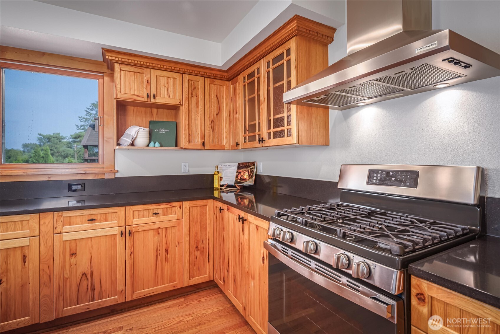 937 North 71st Street Seattle, WA 98103 - Photo 14 of 40