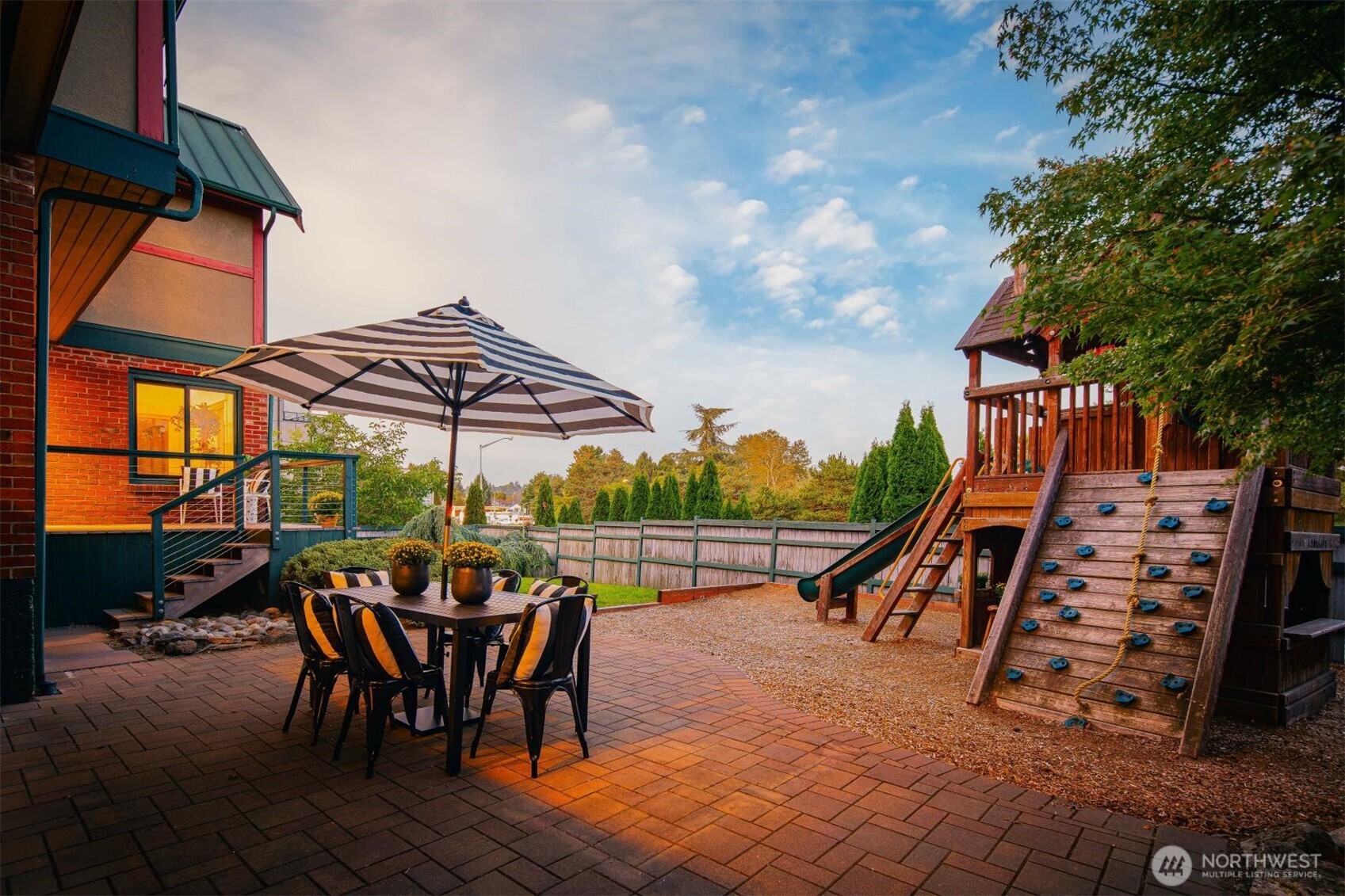 937 North 71st Street Seattle, WA 98103 - Photo 2 of 40