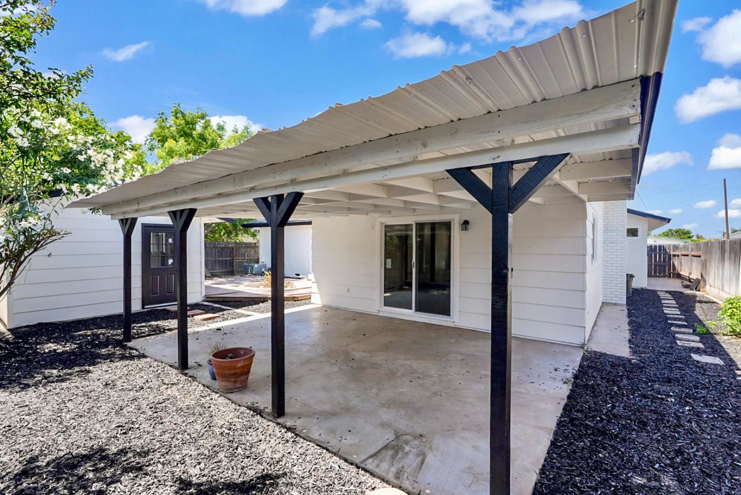 2832 Fowler Road Ceres, CA 95307 - Photo 20 of 28 a porch with seating space