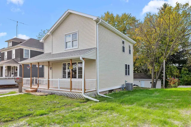 $280,000 | 239 North Main Street, Juneau, WI 53039
