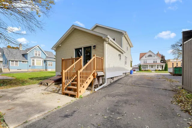 $280,000 | 239 North Main Street, Juneau, WI 53039