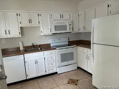 $2,750 | 353 Woodbridge Drive, Ridge, NY 11961