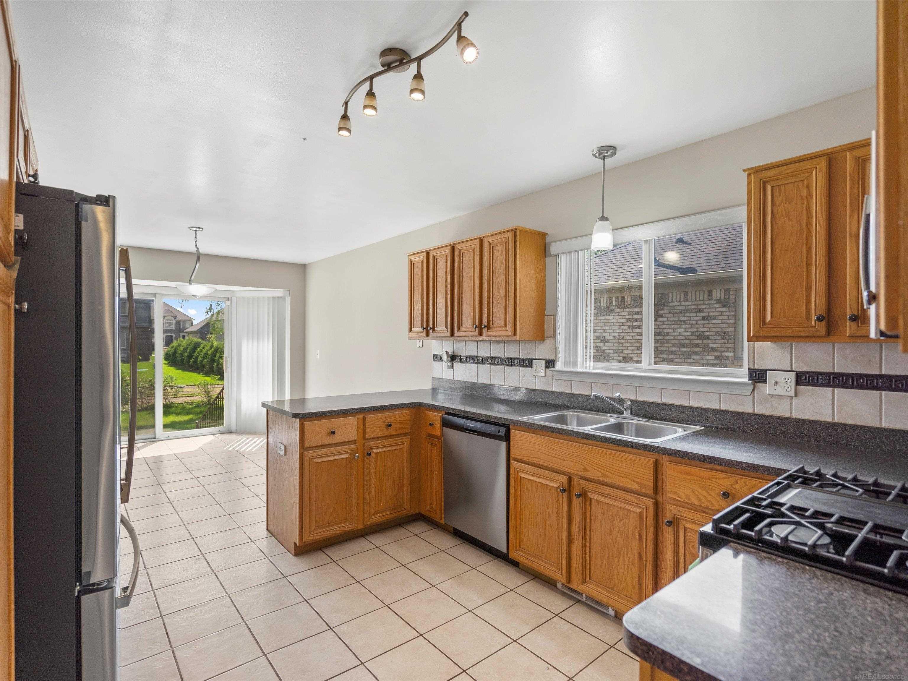 55374 Raspberry Drive Macomb, MI 48042 - Photo 17 of 31 50175026-a760a01a-9962-42af-ad4d-58ed61c58b89.JPG
