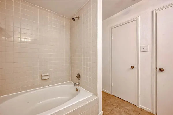 $1,400 | 8299 Cambridge Street, Unit 1705, Houston, TX 77054