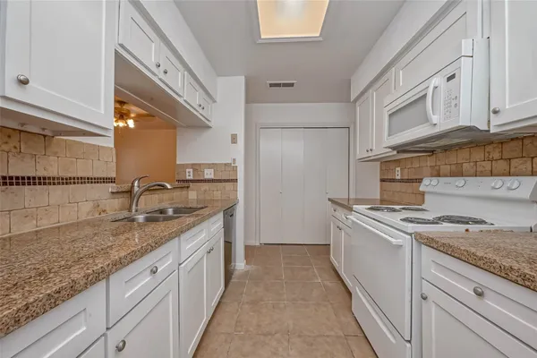 $1,400 | 8299 Cambridge Street, Unit 1705, Houston, TX 77054