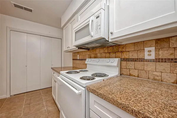 $1,400 | 8299 Cambridge Street, Unit 1705, Houston, TX 77054