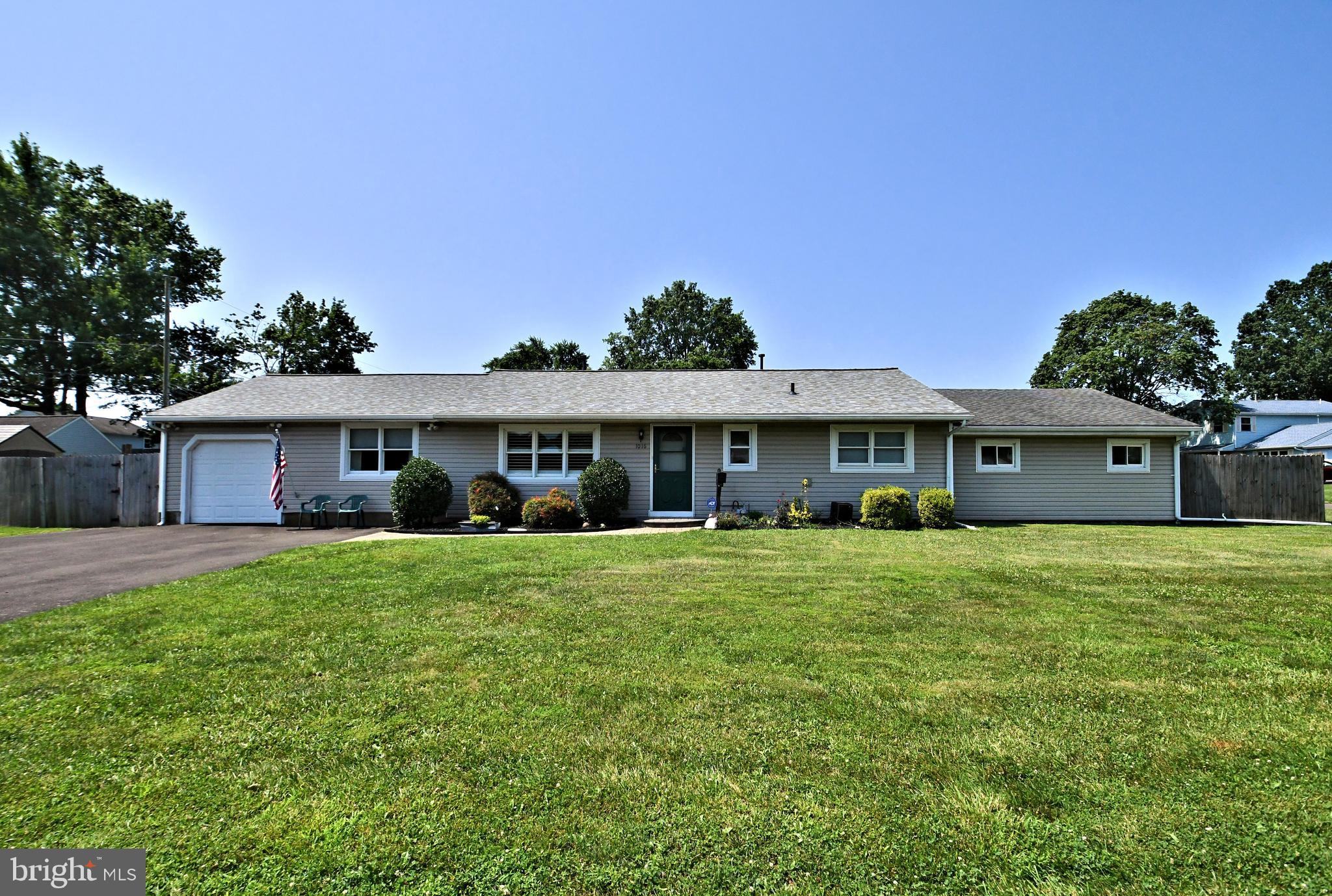 1016 Harding Road Southampton, PA 18966 - Photo 4 of 65 Gallery Image 4
