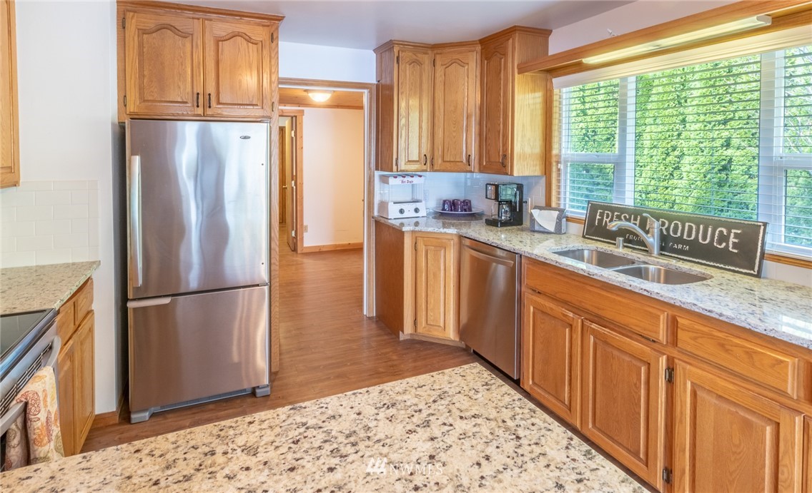 9512 Silver Lake Road Maple Falls, WA 98266 - Photo 4 of 24