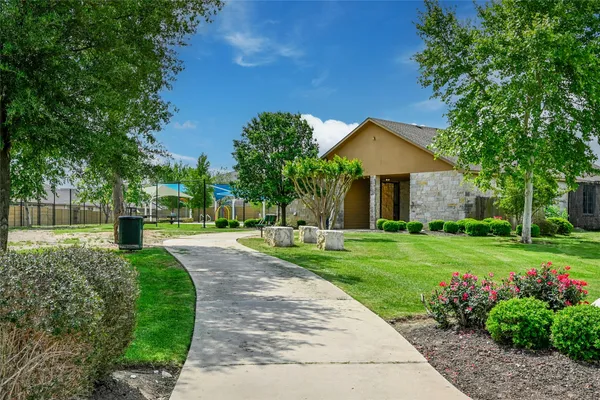 $1,900 | 100 Comet Drive, Unit 1I, Jarrell, TX 76537