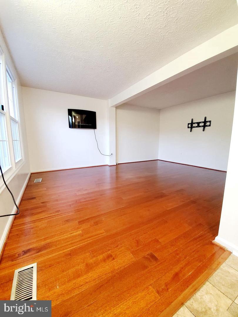 24 Ramsgate Court Baltimore, MD 21227 - Photo 5 of 53 Gallery Image 5