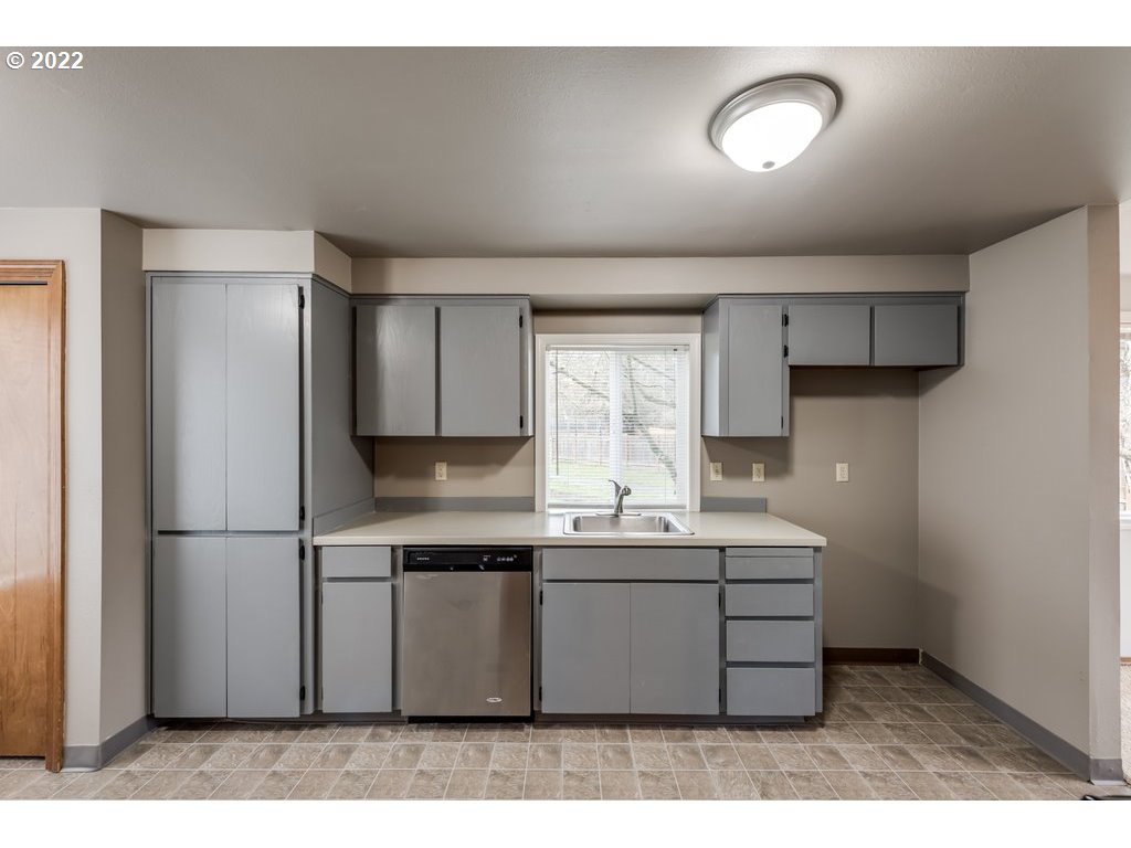 20460 Southwest Rosa Drive Beaverton, OR 97078 - Photo 11 of 30 Gallery Image 11